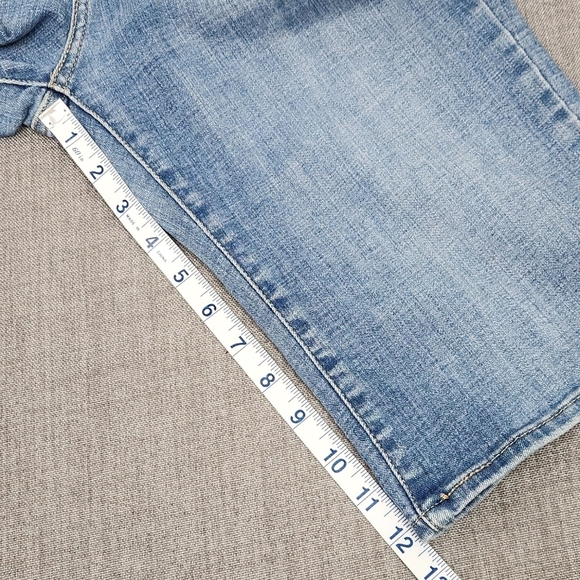 Levis Bermuda Stretch Medium Wash Denim Shorts. Size 29. - Picture 8 of 9